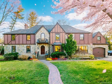 Great Neck Estates luxury home With Refined Taste & Exceptional - photo 1