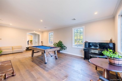 Great Neck Estates luxury home With Refined Taste & Exceptional - photo 9