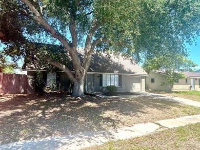 4/2/1 Roomy home! 2 bedrooms downstairs with a shared bath and 2 - photo 1