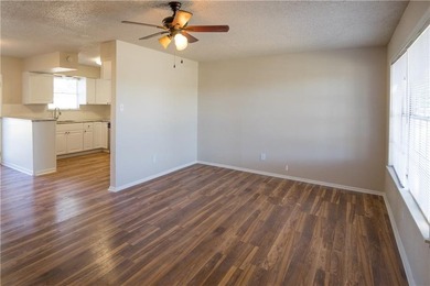 4/2/1 Roomy home! 2 bedrooms downstairs with a shared bath and 2 - photo 2
