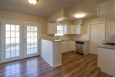 4/2/1 Roomy home! 2 bedrooms downstairs with a shared bath and 2 - photo 3