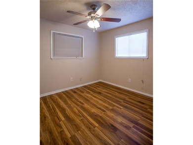 4/2/1 Roomy home! 2 bedrooms downstairs with a shared bath and 2 - photo 7
