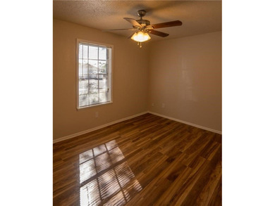4/2/1 Roomy home! 2 bedrooms downstairs with a shared bath and 2 - photo 9