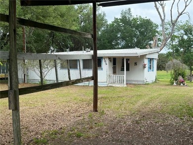 Charming home in Sandia just minutes from the lake! This - photo 1