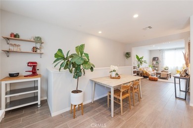 Welcome to Coastal Walk, one of Huntington Beach's newer - photo 17