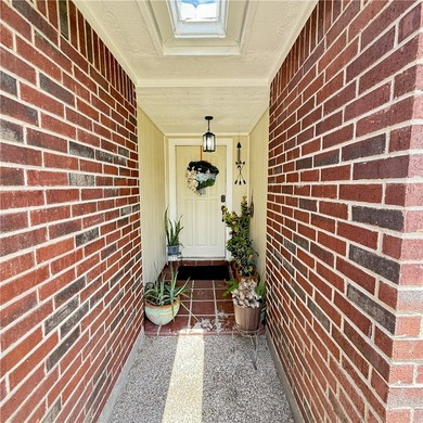 Welcome to this charming home in the heart of Flour Bluff - photo 3