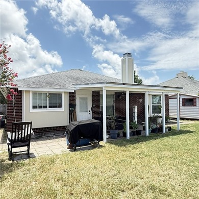 Welcome to this charming home in the heart of Flour Bluff - photo 4