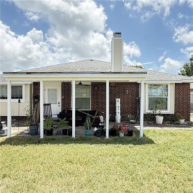 Welcome to this charming home in the heart of Flour Bluff - photo 5