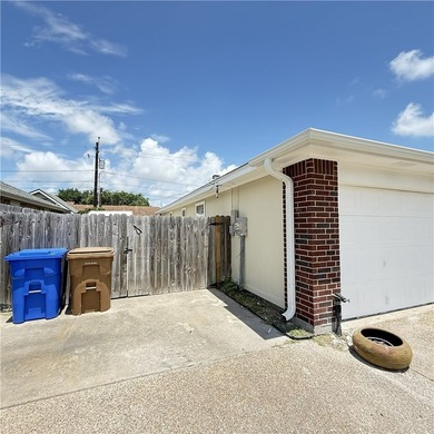 Welcome to this charming home in the heart of Flour Bluff - photo 7