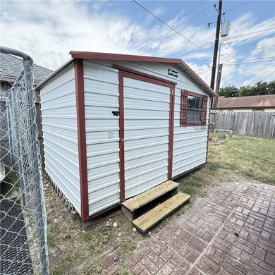 Welcome to this charming home in the heart of Flour Bluff - photo 9