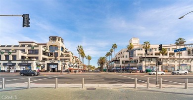 Welcome to Coastal Walk, one of Huntington Beach's newer - photo 32
