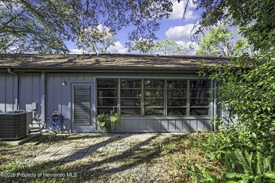 Beautifully maintained 2-bedroom, 2-bath villa featuring tile - photo 33
