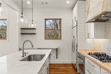 Welcome to lakeside living at its finest! This beautifully - photo 8