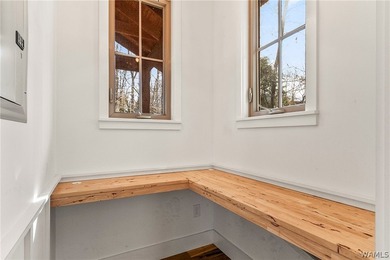 Welcome to lakeside living at its finest! This beautifully - photo 10