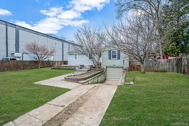 Beautiful ranch home style perfect for enjoying the summer this - photo 3