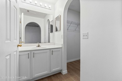 Welcome to your dream home! Remodeled and freshy painted - photo 11