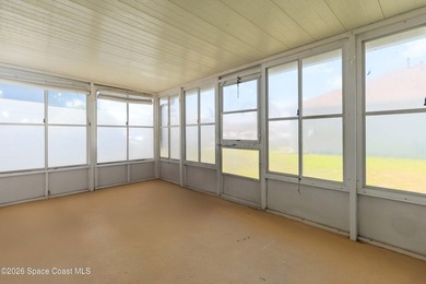 Welcome to your dream home! Remodeled and freshy painted - photo 24