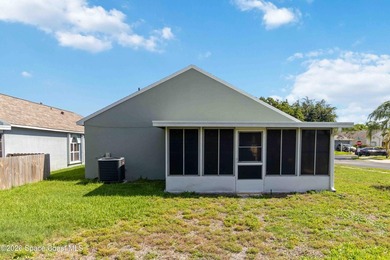 Welcome to your dream home! Remodeled and freshy painted - photo 27