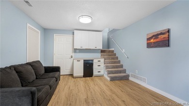 Beautifully updated 3 bed, 2 bath lakefront home at the 3MM in a - photo 18
