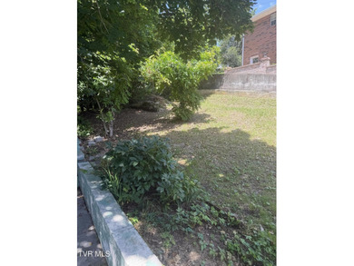 Charming, inviting, and full of potential! This 3-bedroom - photo 22