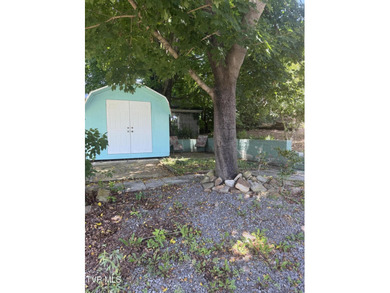 Charming, inviting, and full of potential! This 3-bedroom - photo 24