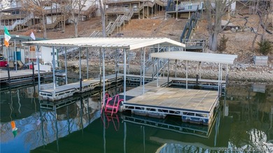 Beautifully updated 3 bed, 2 bath lakefront home at the 3MM in a - photo 30