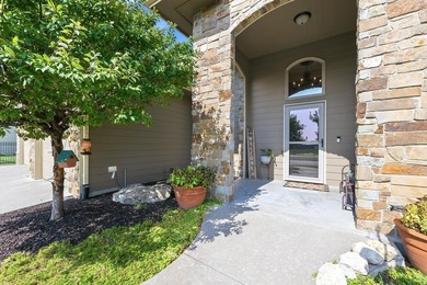 Welcome to this beautifully maintained 6-bedroom, 4-bath home - photo 3