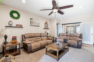 Welcome to this beautifully maintained 6-bedroom, 4-bath home - photo 4