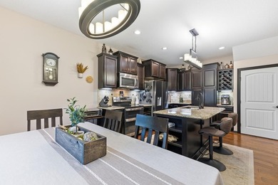 Welcome to this beautifully maintained 6-bedroom, 4-bath home - photo 9