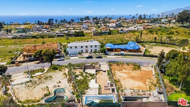 Set within the highly coveted Huntington enclave of the Pacific - photo 9