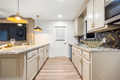 A new opportunity has arisen in Lynwood Place. This property has - photo 8