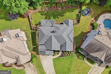 You will love this 6-bedroom home with the primary suite on the - photo 4