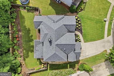 You will love this 6-bedroom home with the primary suite on the - photo 5