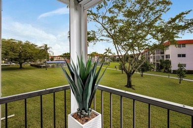 Beautiful Fully Upgraded Full Two Bedroom Condo In Popular Phase - photo 26