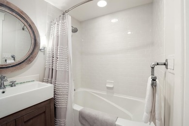 The buyer's condo did not close, so this contract fell through - photo 27