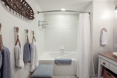 The buyer's condo did not close, so this contract fell through - photo 34