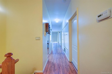 Spacious (about 1,100 sq ft) third-floor 2-bedroom, 2-bathroom - photo 4