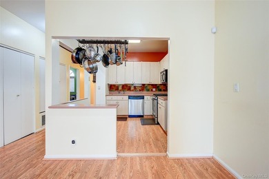 Spacious (about 1,100 sq ft) third-floor 2-bedroom, 2-bathroom - photo 7
