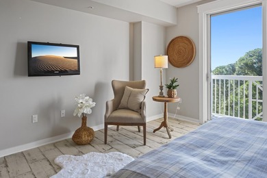The buyer's condo did not close, so this contract fell through - photo 38