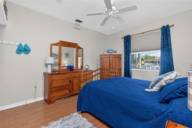 Impressive WATERFRONT home ON TWO LOTS (A HALF ACRE) with 3 - photo 44