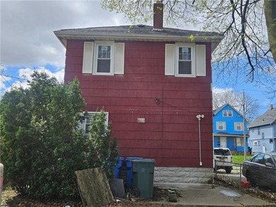 This 3 bedroom, 1 bathroom house presents a great opportunity - photo 2