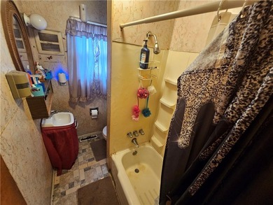 This 3 bedroom, 1 bathroom house presents a great opportunity - photo 8