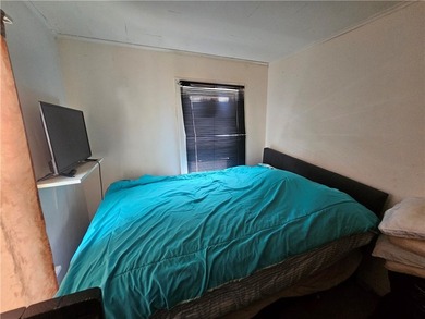 This 3 bedroom, 1 bathroom house presents a great opportunity - photo 10