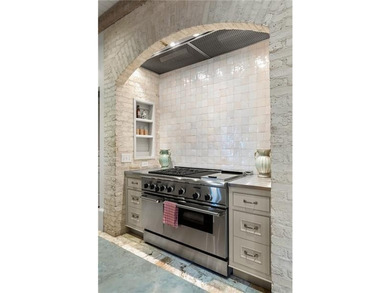 This home is truly magnificent! With its soaring ceilings and - photo 20