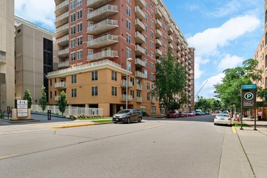 Experience urban living at Metropolitan Place! This sought-after - photo 27