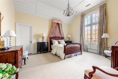This home is truly magnificent! With its soaring ceilings and - photo 32