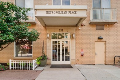 Experience urban living at Metropolitan Place! This sought-after - photo 35
