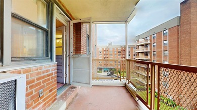 Welcome to Apartment 4C at Pembroke Square - a spacious - photo 13