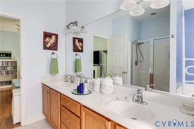 Enjoy the ease of ONE LEVEL LIVING in this beautiful townhome in - photo 18