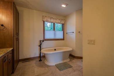 Experience exceptional and extremely private waterfront living - photo 23